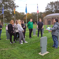 Die Nachwuchskräfte auf dem Friedhof in Niederbronn.