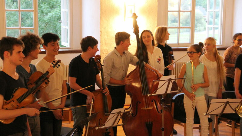 Solistinnen und Solisten der Musikhochschule Hannover HMTMH treten im Schloss Salder auf.