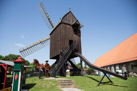 Osterlinder Bockwindmühle im Mühlengarten