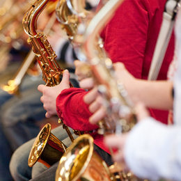 Kinder am Saxophon