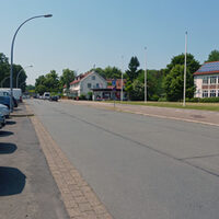 Ein Blick in die Straße an der Windmühle