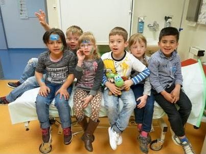 Begeistert vom Krankenhaus: Die Kinder des Kindergartens Fredolino beim Besuch im Helios Klinikum Salzgitter.