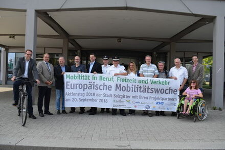 Stellten das Programm des Mobilitätstages vor: (von links) Stadtbaurat Michael Tacke (Stadt Salzgitter), Matthias Giffhorn (WEVG), Michael Buntfusz (Leiter Fachgebiet Umwelt, Stadt Salzgitter), Prof. Sven Strube (Ostfalia Hochschule), Ralf Hauer (VW Salzgitter), Andreas Kelm (Polizeiinspektion Salzgitter, Peine, Wolfenbüttel), Frank Steinke (Polizeiinspektion Salzgitter, Peine Wolfenbüttel), Ramona Durke