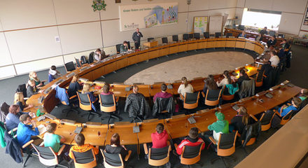 Eine Sitzung des Jugendparlaments im Ratssaal im Jahre 2013