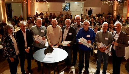 Die Ehrenamtlichen des Alstom Werkmuseums Salzgitter mit Oberbürgermeister Frank Klingebiel, Annette Schudrowitz (Geschäftsführung Bäder, Sport und Freizeit Salzgitter GmbH) und Clemens Löcke, der als Moderator durch die Veranstaltung führte.