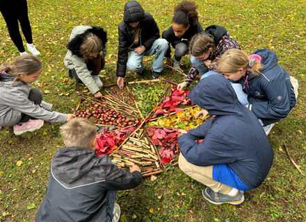 Ob Drinnen oder Draußen: die Mädchen und Jungen waren während des „talentCAMPUS“ „Bunter Herbst“ kreativ.