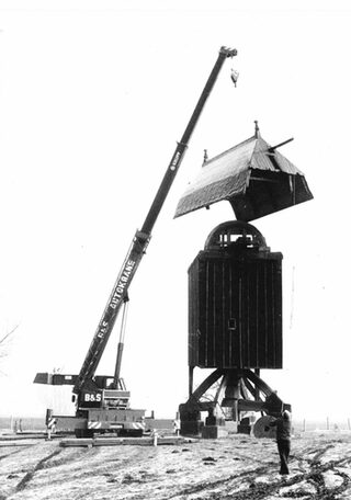 Der Abbau der Bockwindmühle 1984 in Osterlinde.