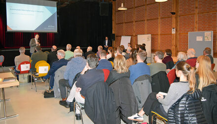 Stadtbaurat Michael Tacke begrüßt die Teilnehmenden des Workshops.