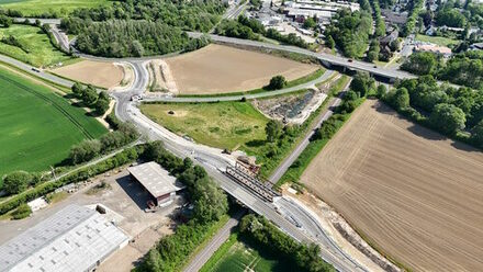 Luftbild der B6-Brücke.