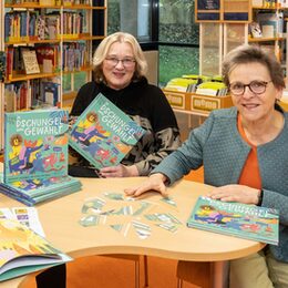 Das Team der Stadtbibliothek (von links): Dr. Hendrik Stehlik, Barbara Henning und Sylvia Fiedler startete ein neues Projekt zur Demokratiebildung an mehreren Schulen.