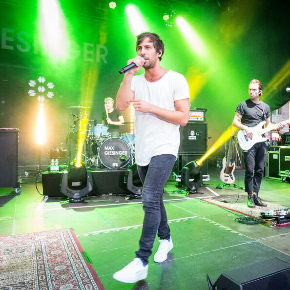 Max Giesinger 2017 auf der Bühne beim Kultursommer 2017