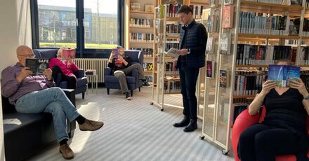 So könnte es am 4. April zur Nacht der Bibliotheken aussehen: In Ruhe in einer der Leseecken lesen – dazu lädt die Stadtbibliothek Salzgitter ein.