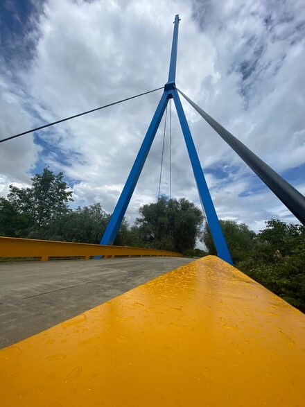 Pylonbrücke zur Insel im Salzgittersee.