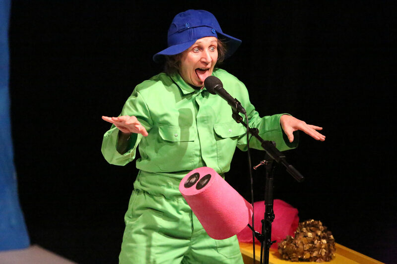 Szene aus Theaterstück "Die Kuh Rosemarie"