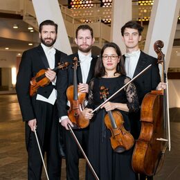 Dorian Xhoxhi (Violine), Helena Madoka Berg (Violine), Tobias Reifland (Viola) und Christoph Heesch (Violoncello) präsentieren ihr Können.