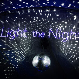 Lichtinstallation bei einer der vergangenen Light the Night