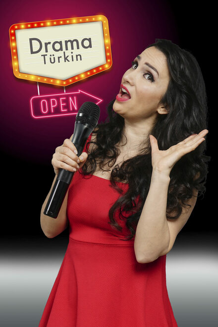 Senay Duzcu präsentiert anlässlich der Interkulturellen Woche ihr Kabarett-Programm „Drama Türkin“.