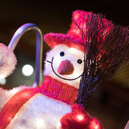 Kleiner beleuchteter Deko-Schneemann